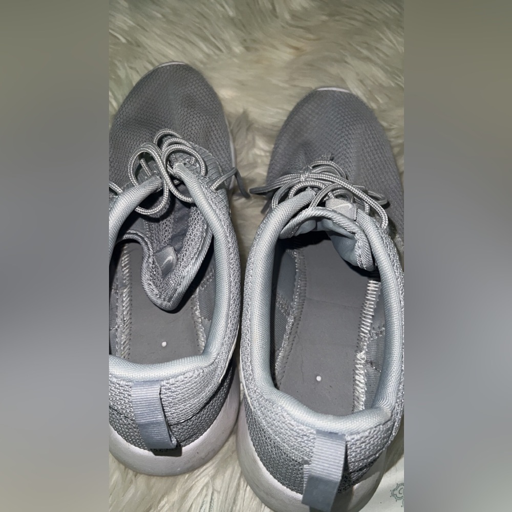 Worn a few times! Nike Mens Roshe One Premium Sneaker Size 11 - Picture 3 of 8